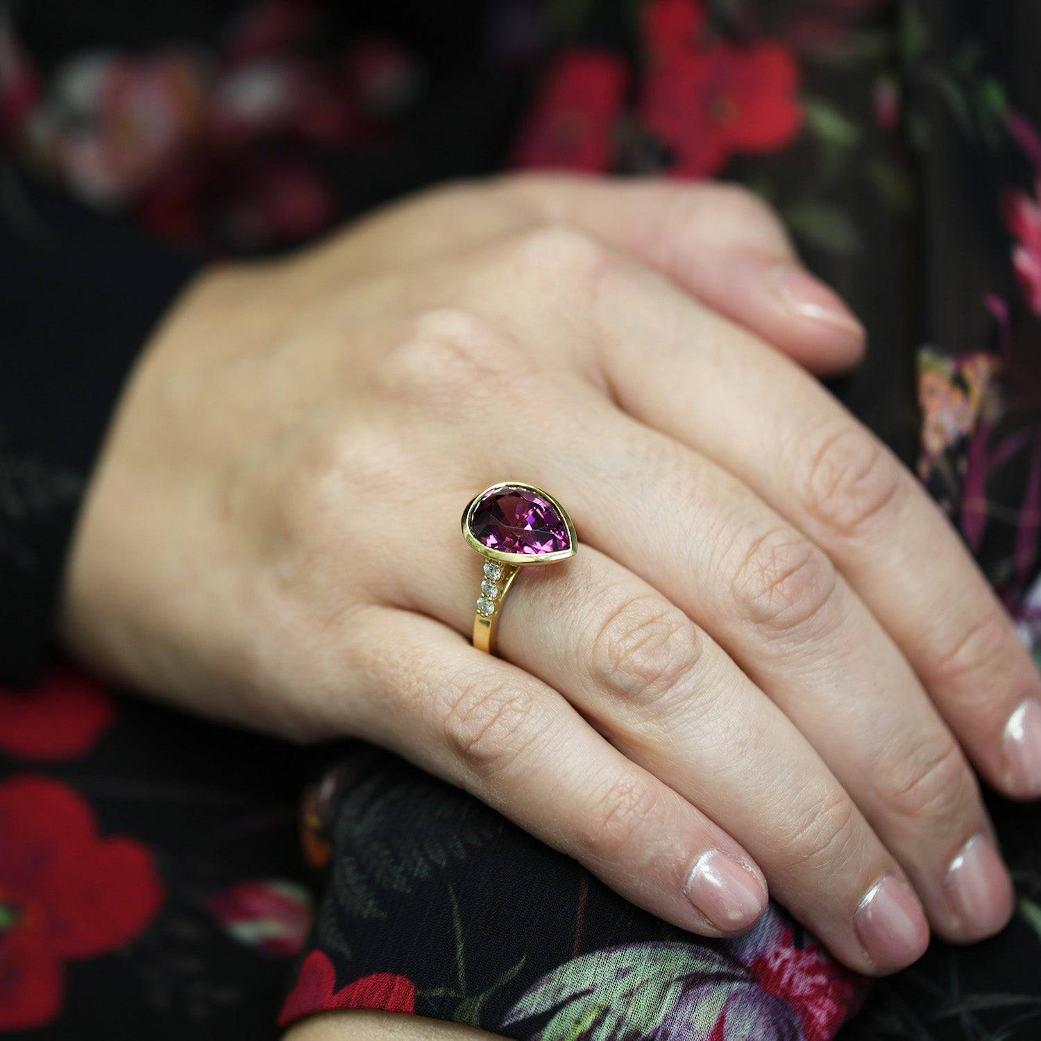 18ct Yellow Gold Pear Cut Umbalite Garnet Rub Over Set Ring With Micro Claw Set Diamond Shoulders