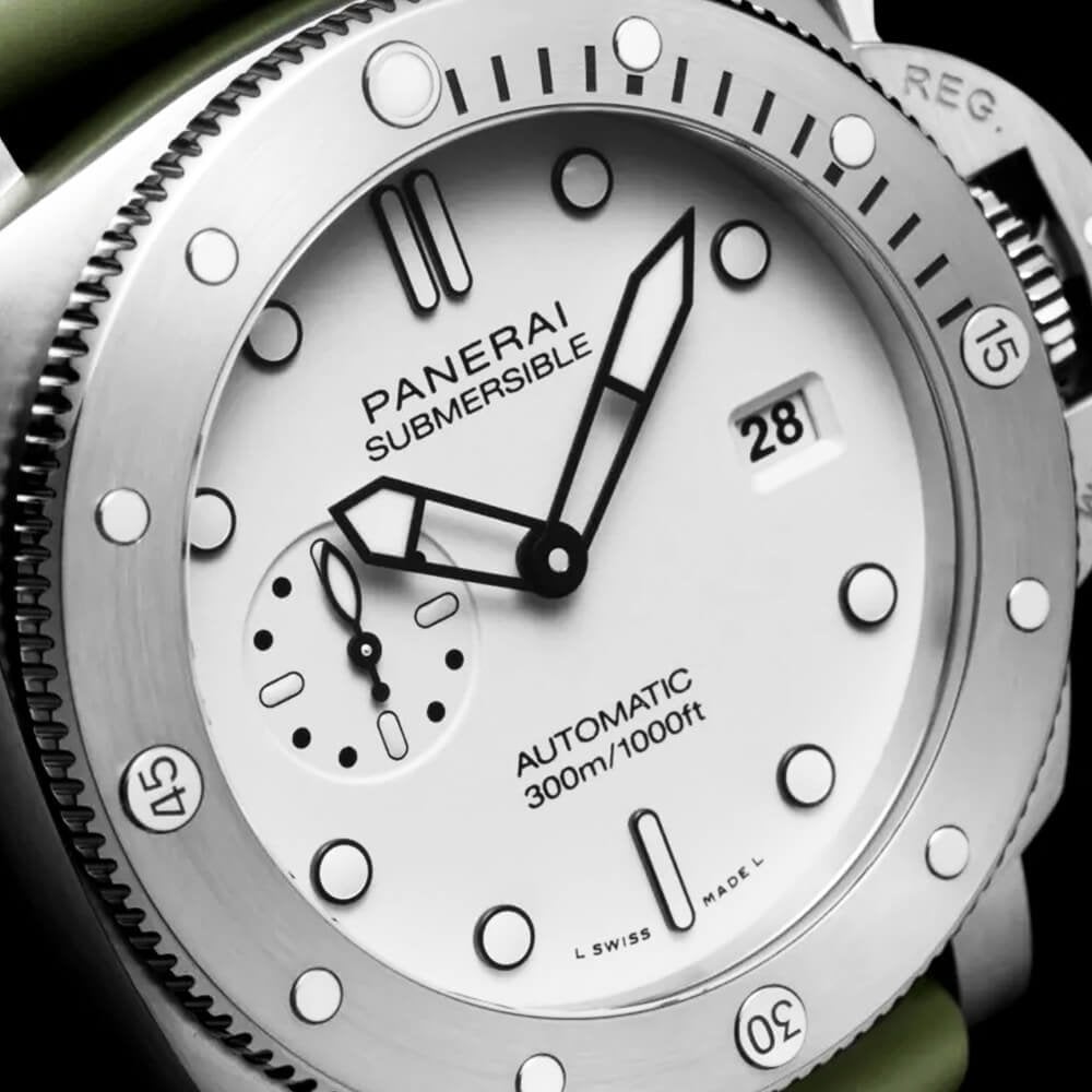 Panerai Submersible QuarantaQuattro Bianco 44mm White Dial Rubber